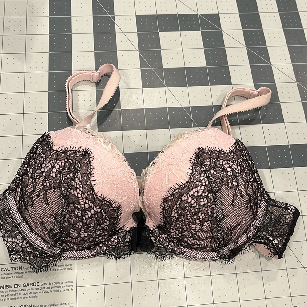 Dream Angels push up bra by VS. STUNNING black and pink lace!!! EUC size 32B.